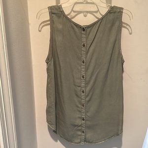Comfortable and chic C&C top